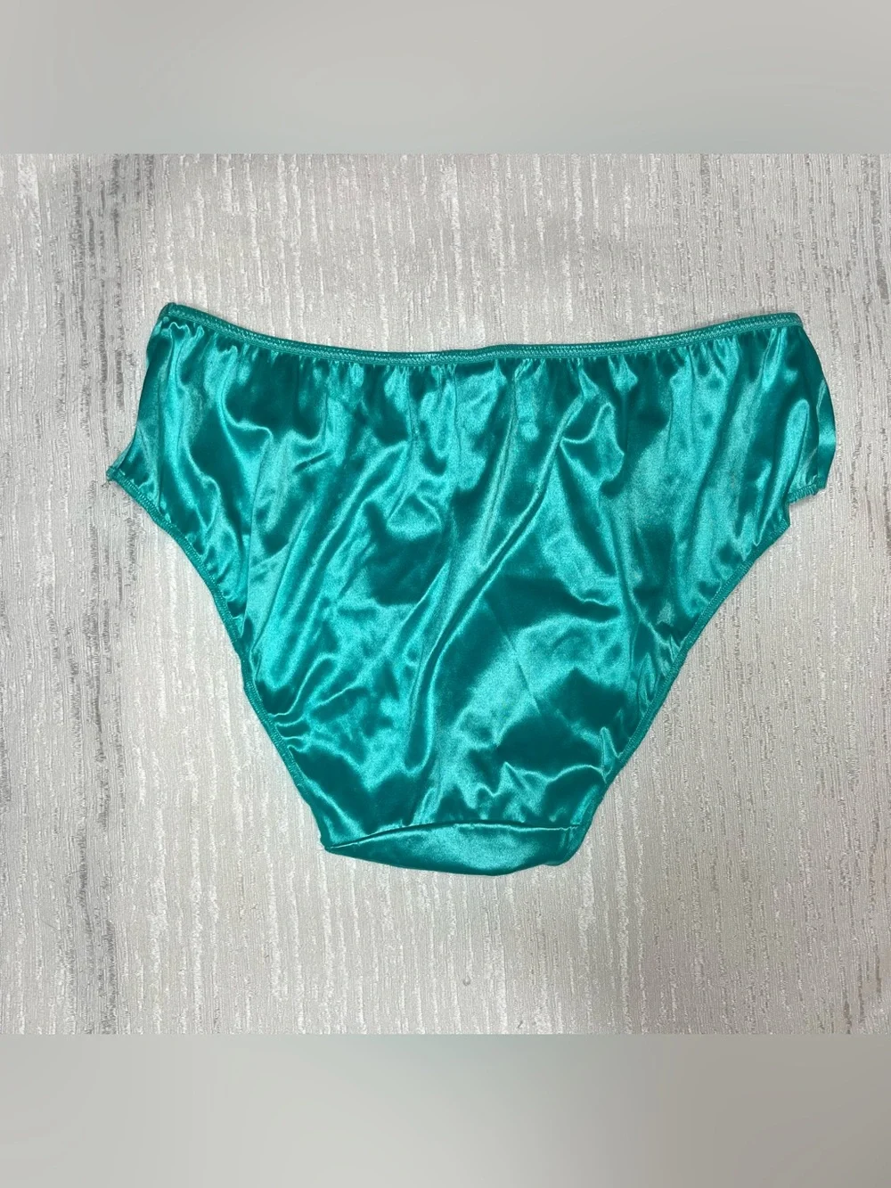 2010 NWT Victorias Secret Panties Size Medium 2 pairs